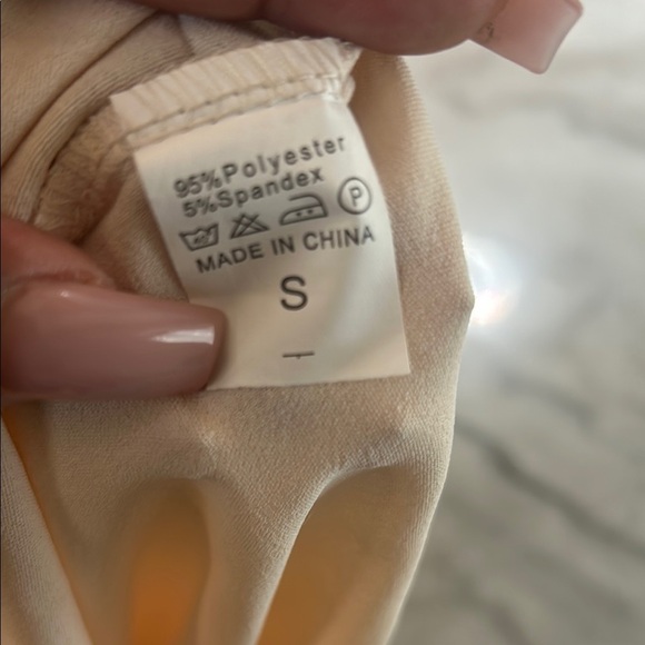 Cream Ruffled Relaxed Blouse - Picture 5 of 5